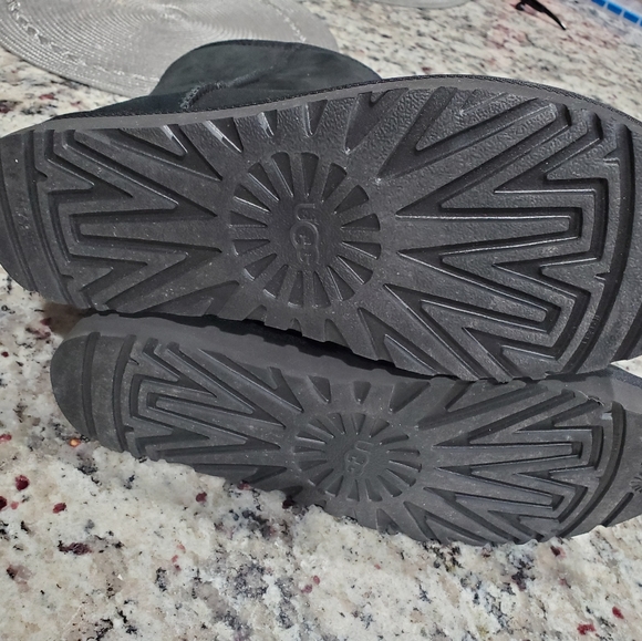 Ugg Boot Women's Class Short II - Picture 3 of 4